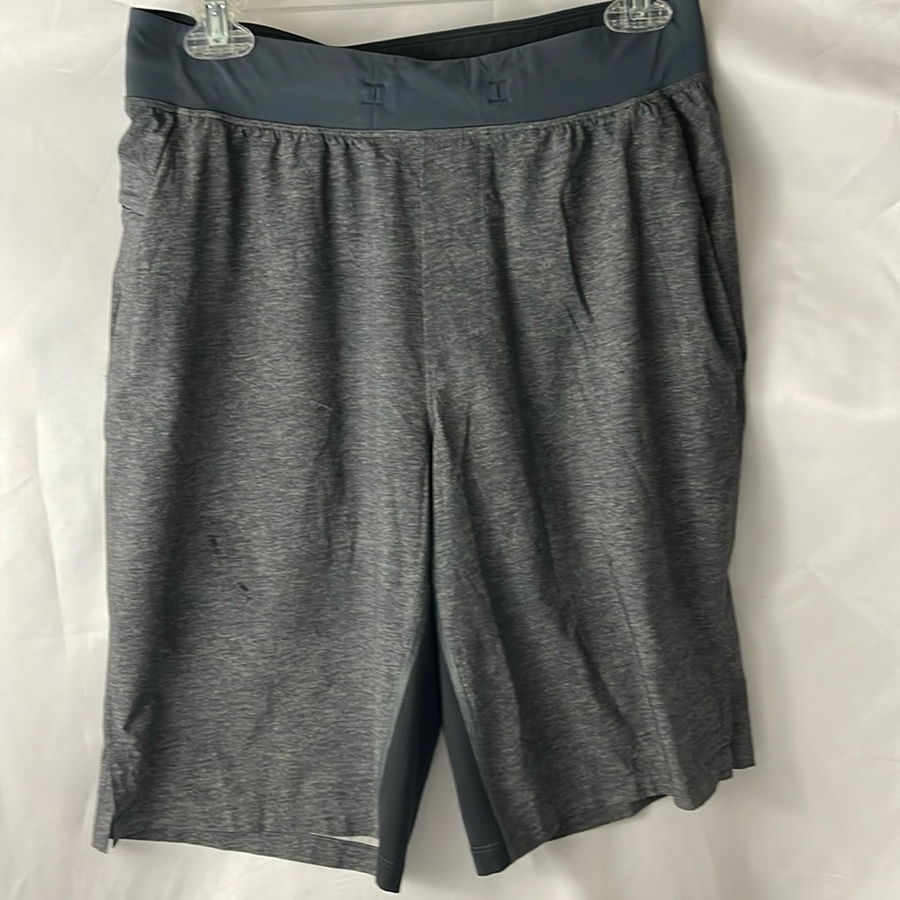 Lululemon T.H.E. Linerless Short 9" Mens Size M - Gray